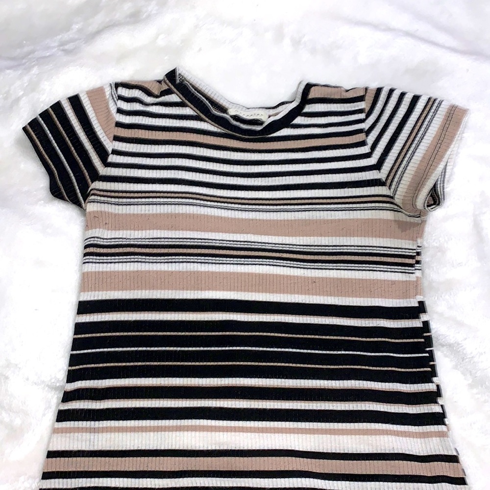 Black,white, and cream colored short sleeved top